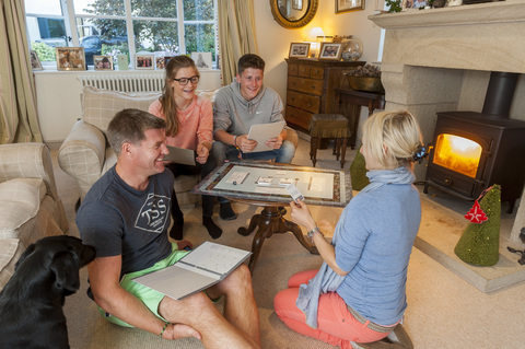 photo: buysellorhold_family_playing_game_2.jpg